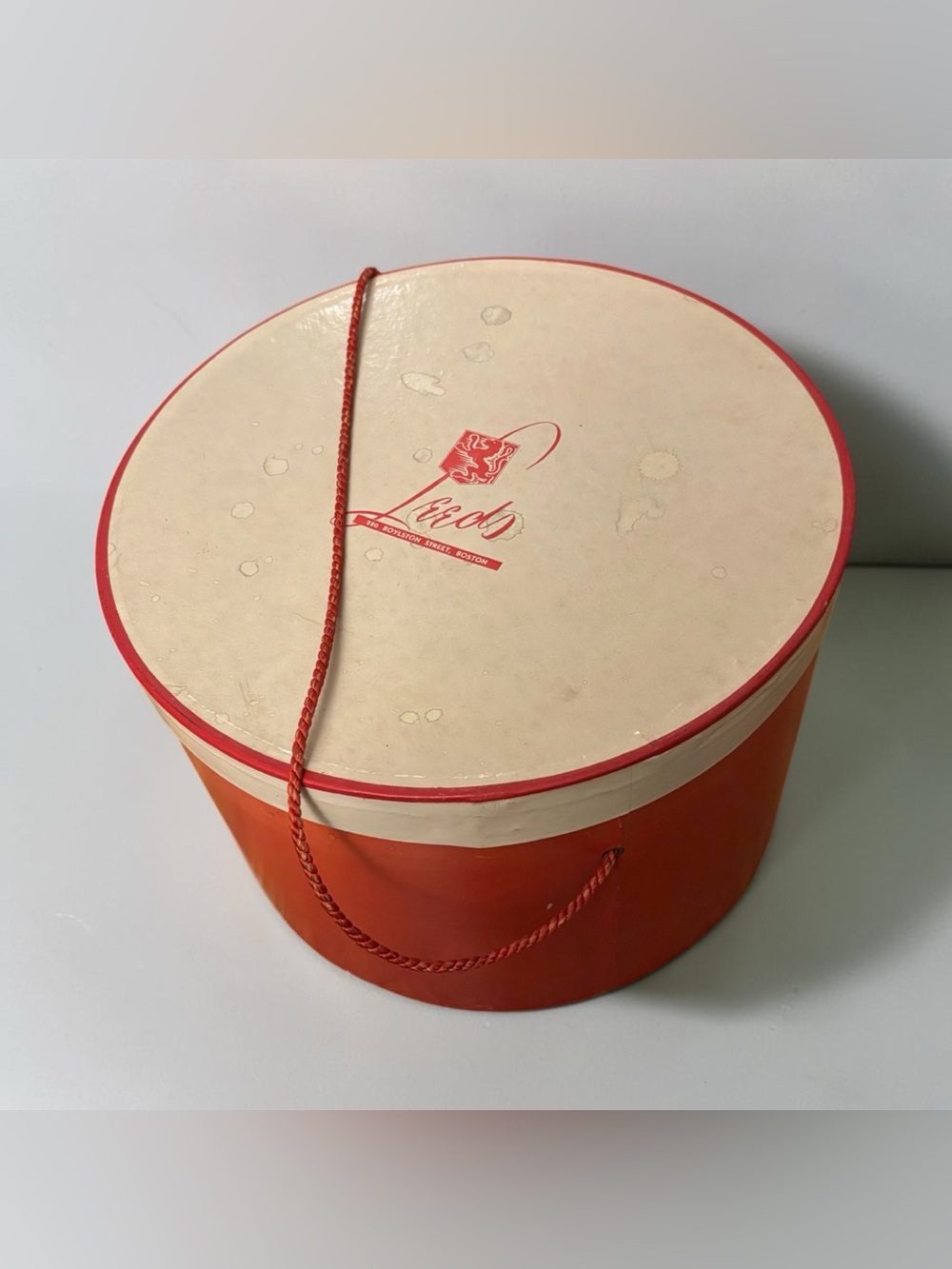 Vintage 1950s Leed's Travelwear Cardboard Hat Box - Red Lion Logo